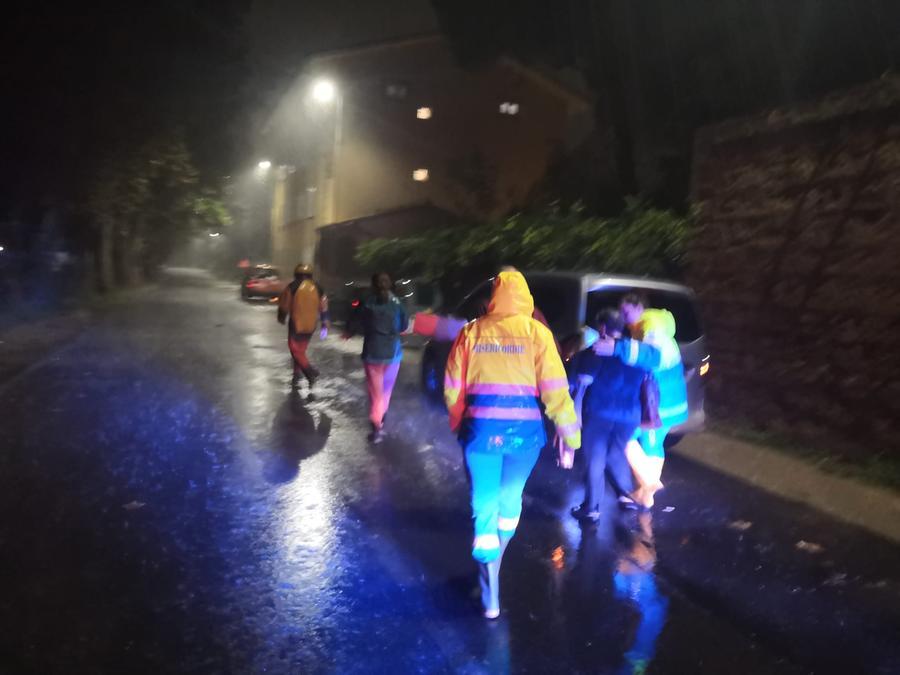 Livorno, continua il monitoraggio per il maltempo. Scuole chiuse – Video