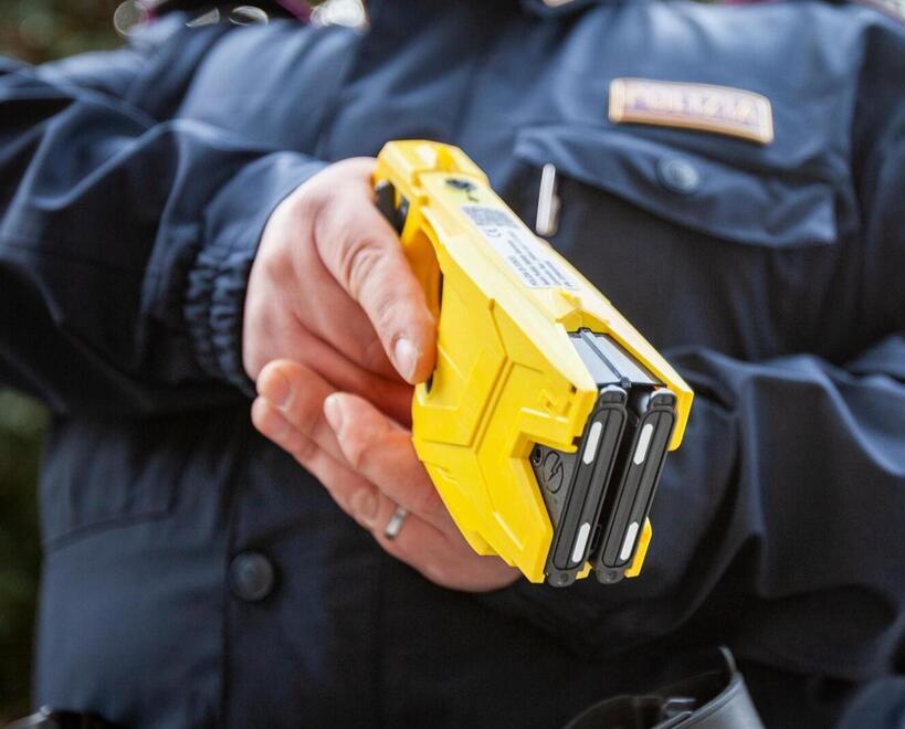 Modena, la proposta di Fratelli d'Italia: «Dare il taser alla Polizia locale e ripristinare le bodycam»<br>

