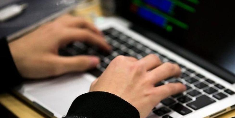 Finale Emilia, conosce un bimbo sulla chat di gioco: 40enne a processo per adescamento<br>
