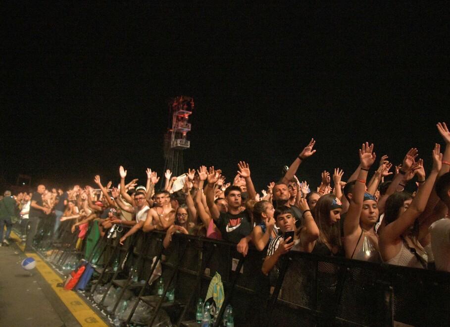 Olbia, tocca due ragazze al concerto: guardia giurata a processo