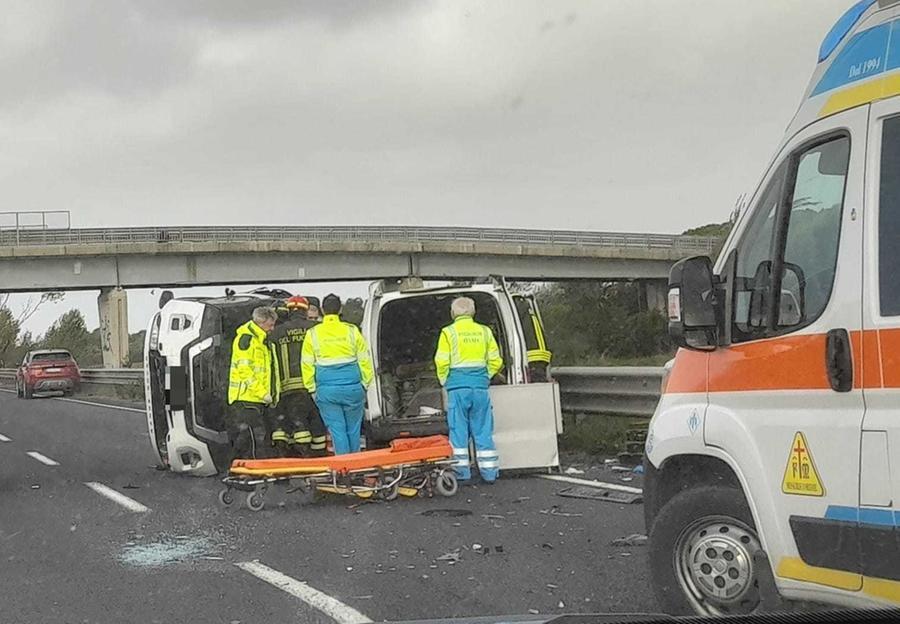 Carambola fra tre auto, caos in Fi-Pi-Li