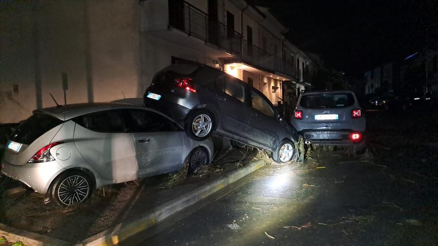 
	Le auto portate via dall'acqua a Montemurlo

