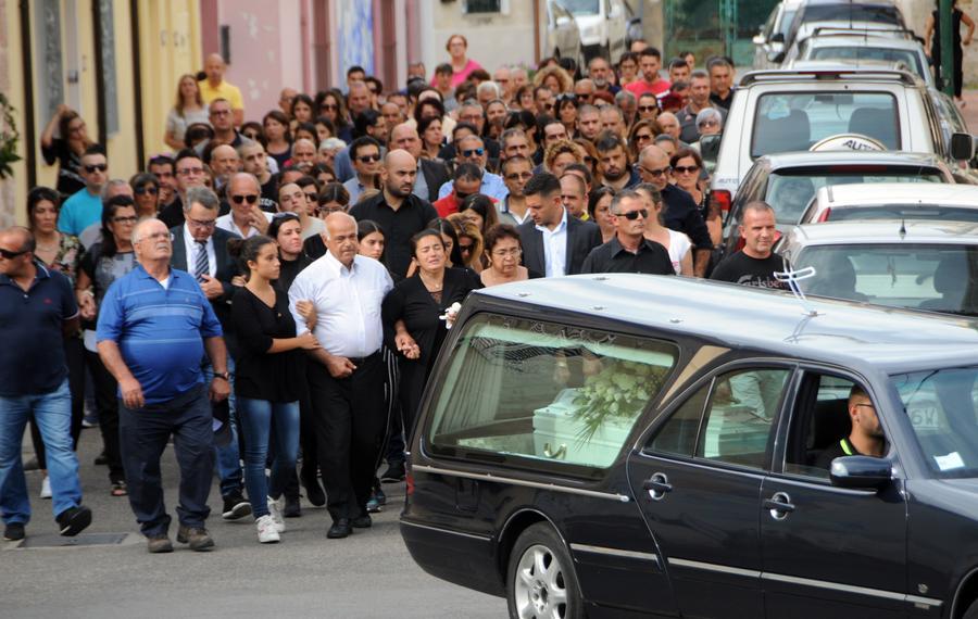 
	I funerali del piccolo Richard Mulas <em>(foto Massimo Locci)</em>

