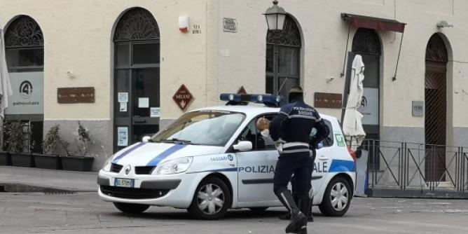 Sassari, ruba in un negozio di abbigliamento e reagisce contro gli agenti: arrestata