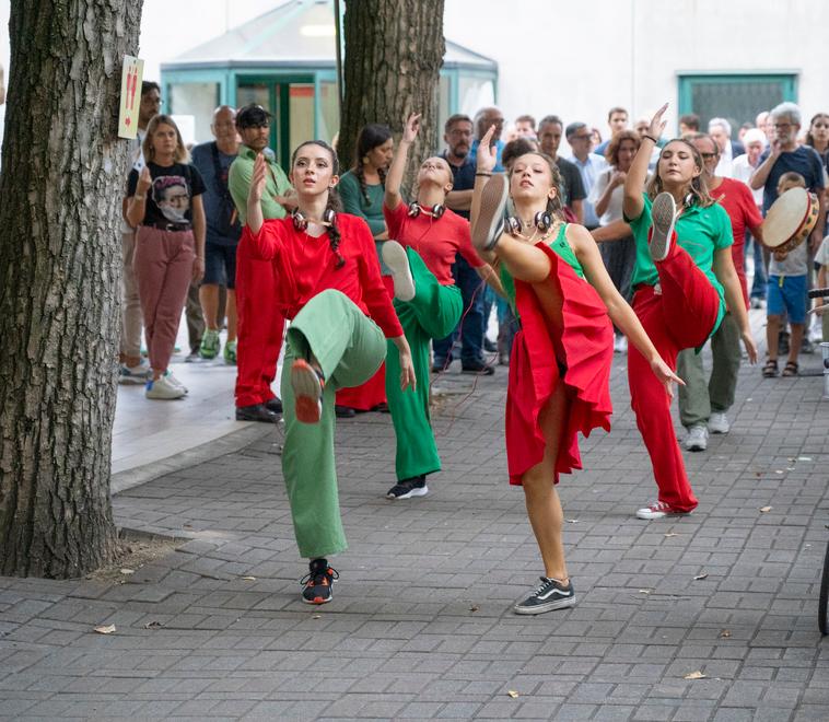 Parte il progetto Revival Rhapsody con una intera comunità che danza