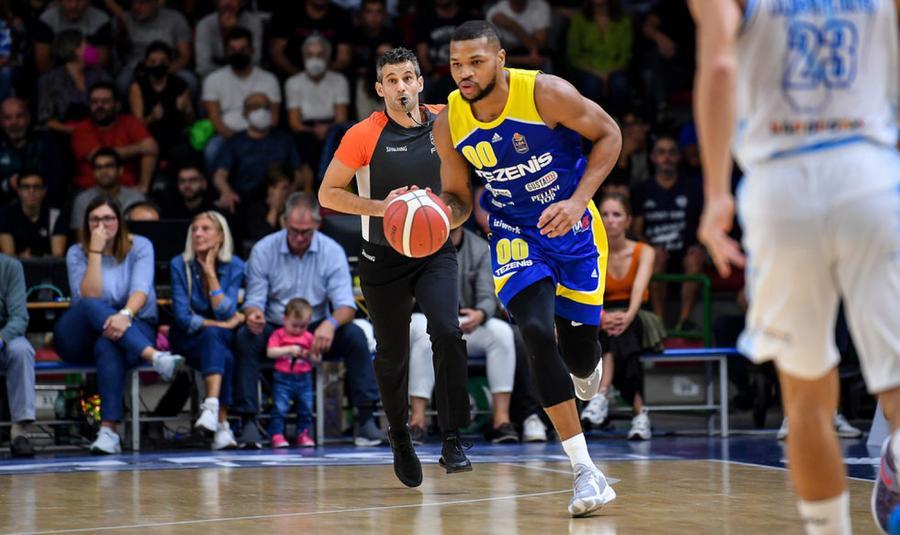 Basket: si ferma Diop, arriva Smith