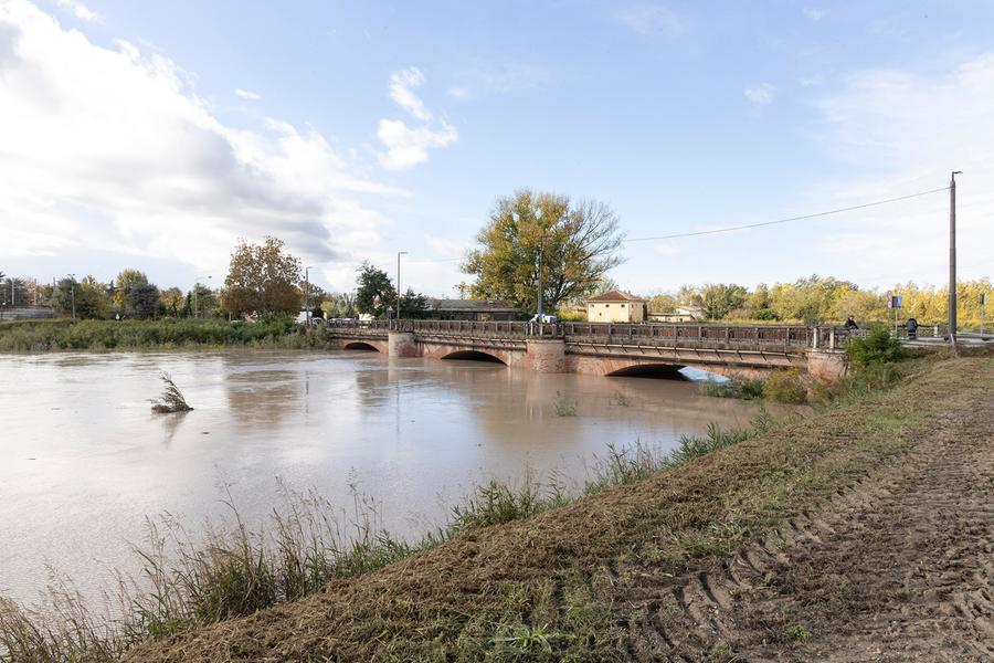 Maltempo a Modena: chiusi Ponte Alto e Ponte dell’Uccellino per il passaggio della piena del Secchia, cade la prima neve in Appennino