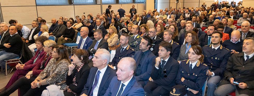 Modena. Pochi poliziotti e gestione dei migranti: duro scontro tra Muzzarelli e Piantedosi<br>
