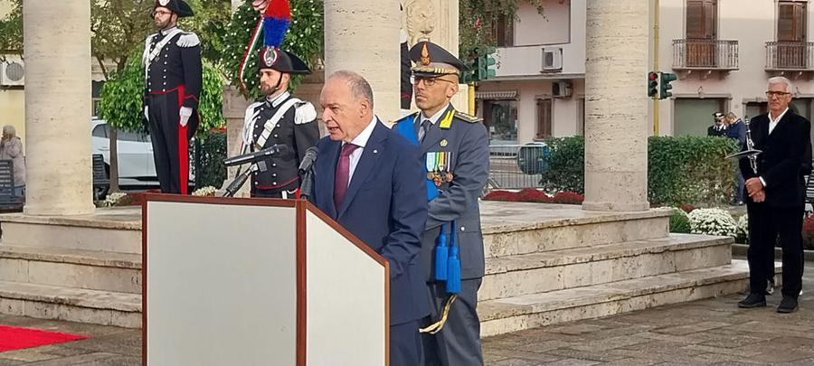 
	Il prefetto Salvatore Angieri durante il suo intervento in piazza Mariano


