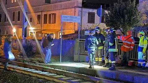Cascina, ucciso dal treno in stazione: ora la vittima ha un nome. «È stato un incidente»