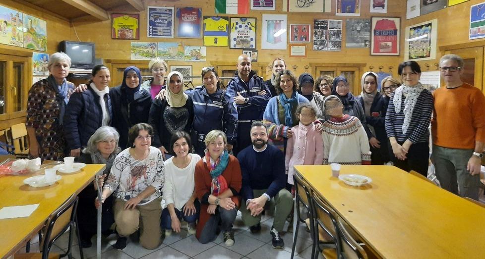A lezione di bicicletta, così le donne straniere trovano la loro strada a Vignola<br>
