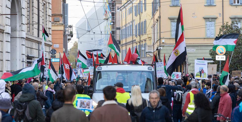 In un migliaio al corteo a Modena: «Liberare la Palestina»<br>
