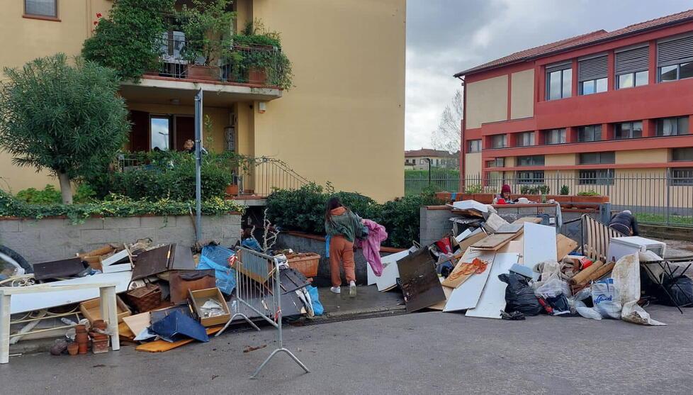 Cantine e garage svuotati in via Firenze nella zona dello stadio