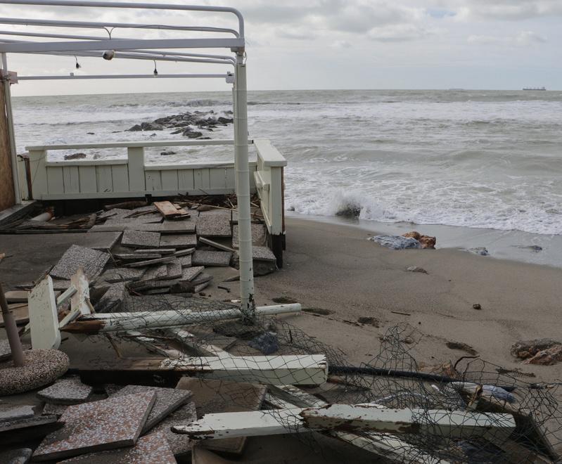 Quel che resta della terrazza del Bagno Marchini