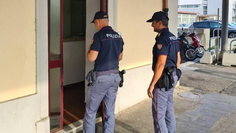 Due poliziotti della polfer di Livorno (foto d'archivio)