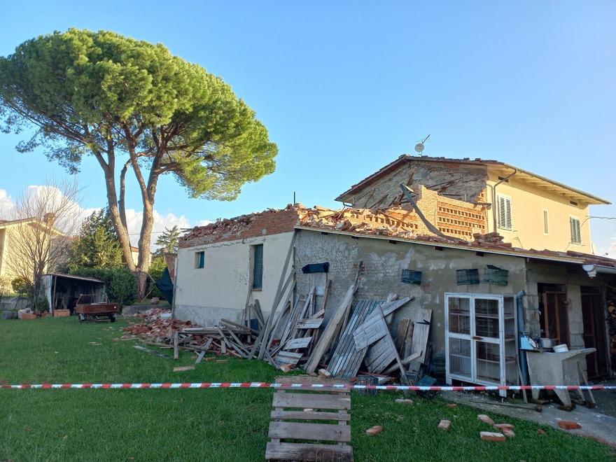 Porcari, Cascinale e veranda demoliti da una tromba d’aria
