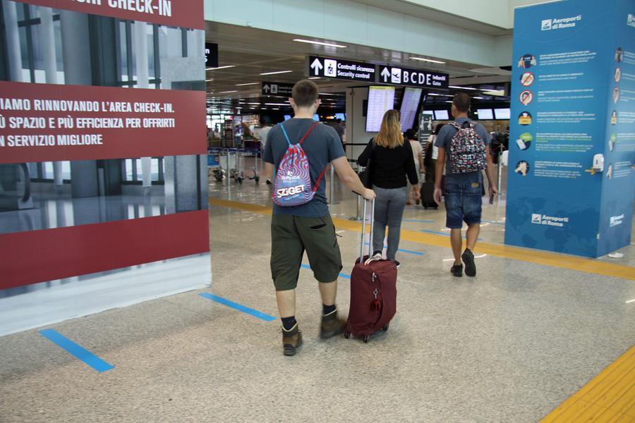 L’allarme del Codacons: «In Sardegna caro voli in vista del Natale»