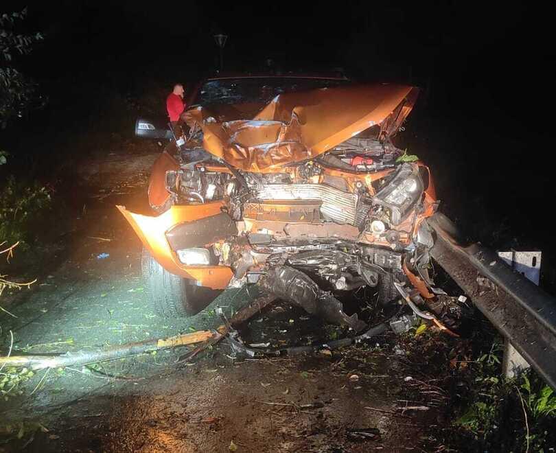 Lucca, schianto in auto contro un palo della luce: 5 feriti<br>
