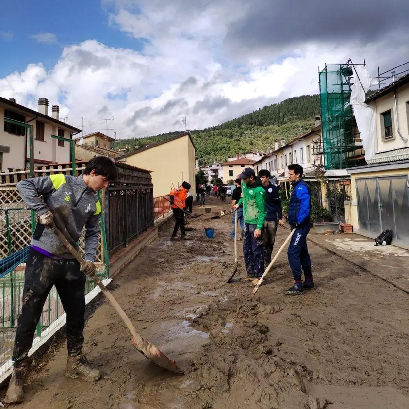 Prato, duemila “angeli del fango” per ripartire dopo il disastro