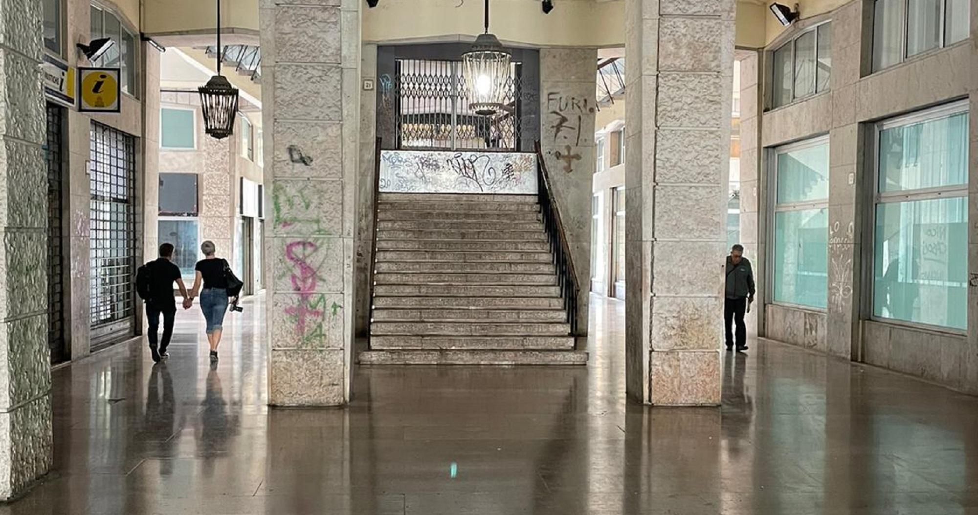 Uno degli ingressi della futura discoteca (foto d'archivio)