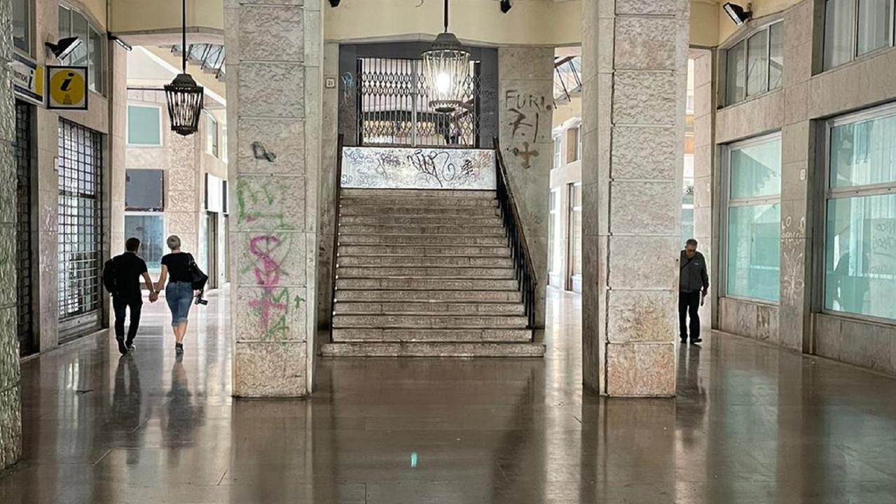 Uno degli ingressi della futura discoteca (foto d'archivio)