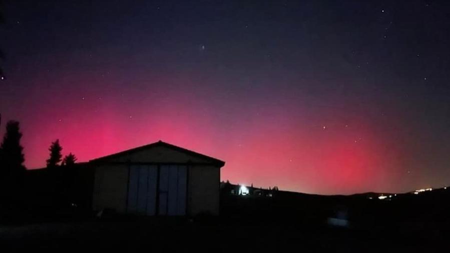Una suggestiva immagine dalla provincia di Siena (Foto Facebook: Passione Astronomia)