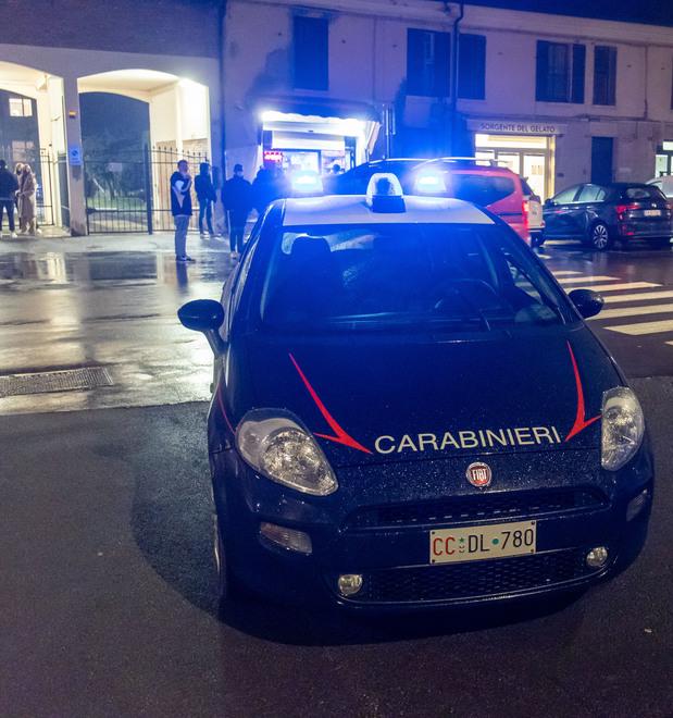 Ferrara, notti turbolente in piazza Ariostea: «Aggressioni, zuffe e petardi»