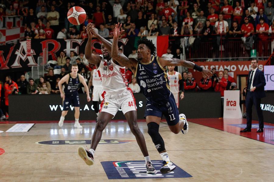 La Dinamo non completa la rimonta e perde a Varese