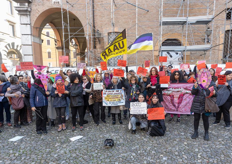 Duecento a Modena in piazza Torre per dire con forza “sì” all’aborto<br>
