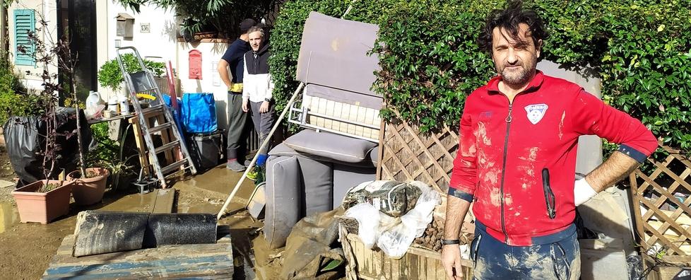Alluvione in Toscana, a Seano sommersi dal fango: «Ma riusciremo a rialzarci»