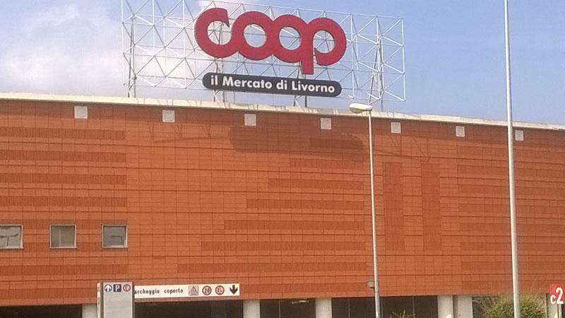 Il centro commerciale “Fonti del Corallo” di Porta a Terra (foto d’archivio)