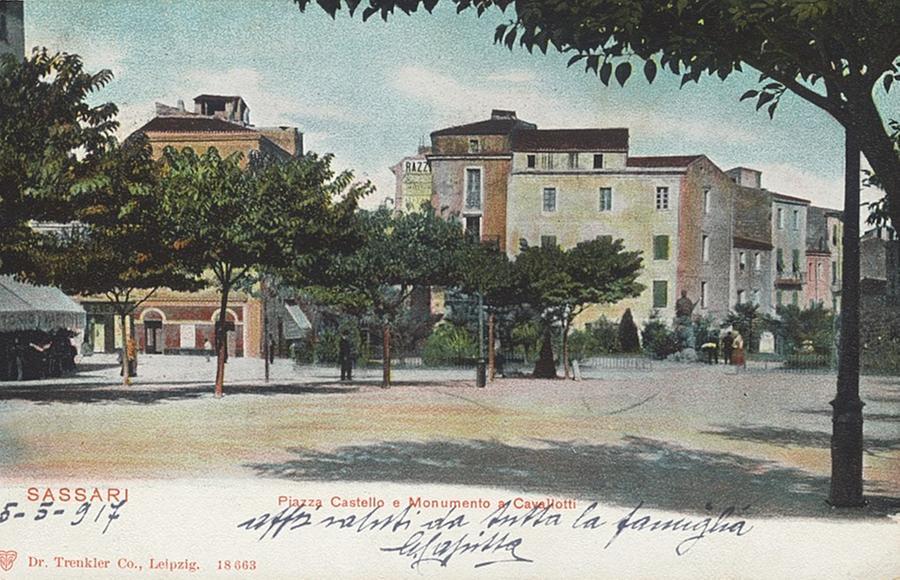 
	Piazza Castello in una cartolina del 1917

