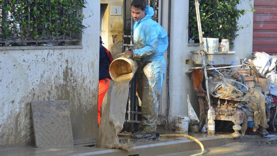 Nardella: «A Campi è in arrivo l’esercito, ci sono ancora 2 milioni di metri cubi d’acqua»