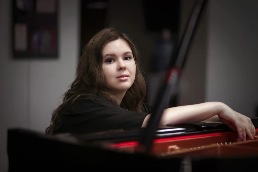 Il pianoforte di Maria Narodytska accende L’Autunno in Bianco e Nero