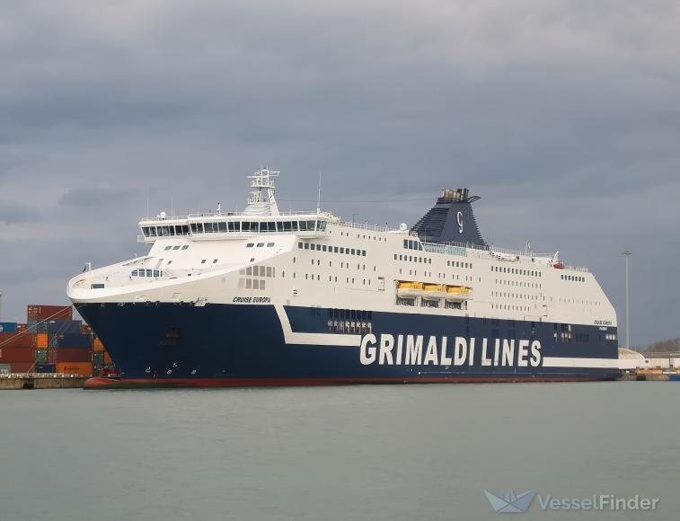 Olbia, la nave per Livorno non parte: i passeggeri restano a terra