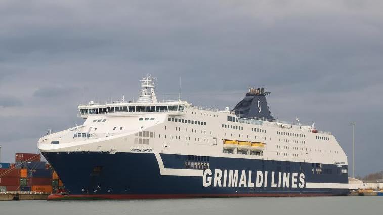 Olbia, la nave per Livorno non parte: i passeggeri restano a terra