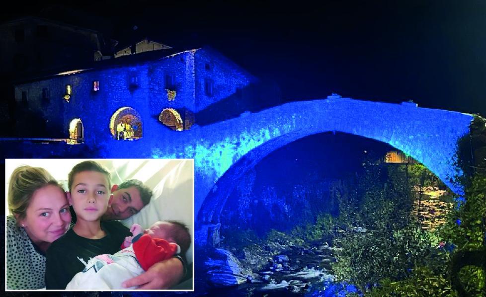 L’arrivo di Matteo illumina Vergemoli: per il neonato il Ponte della Dogana si colora di azzurro