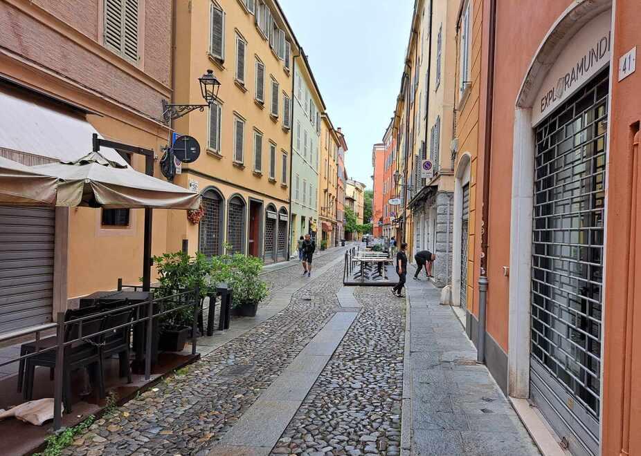 Modena. Blitz in borghese degli agenti nella movida: multe ai locali per musica e alcol<br>
