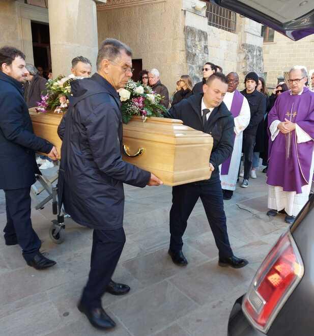 Pavullo. Più di 300 per l’addio a Marianna: «Eri una dura dal cuore d’oro»<br>
