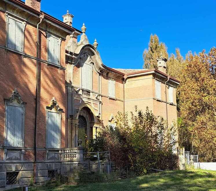 Castelfranco. Villa Sorra, il degrado del parco: alberi crollati chiudono il sentiero<br>
