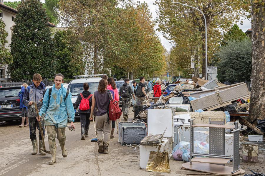 Alluvione in Toscana, i furbetti dello spurgo: anche cinquemila euro per svuotare un garage