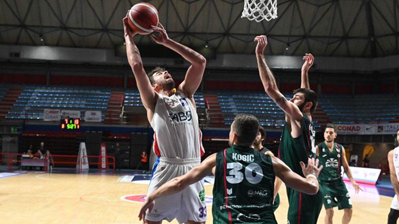 
	L&rsquo;ala degli Herons Giorgio Sgobba a canestro contro Omegna al Palaterme domenica scorsa (foto Danti)

