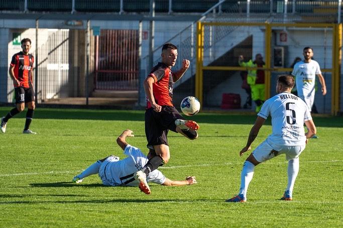 Controllo volante di Magnaghi contro l’Olbia (ufficio stampa Olbia)