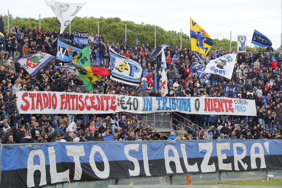 
	Lo striscione esposto sabato scorso dai tifosi della Curva Nord (foto Muzzi)

