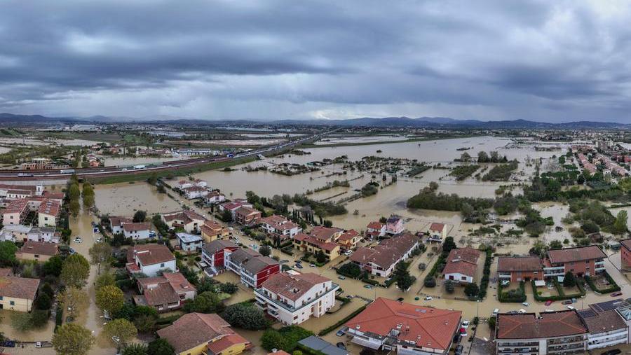 Campi Bisenzio, veduta aerea del post-alluvione