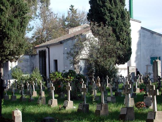 
	Uno scorcio del cimitero di San Pietro a Oristano


