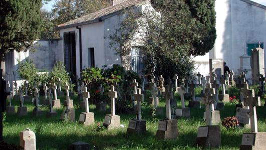 
	Uno scorcio del cimitero di San Pietro a Oristano

