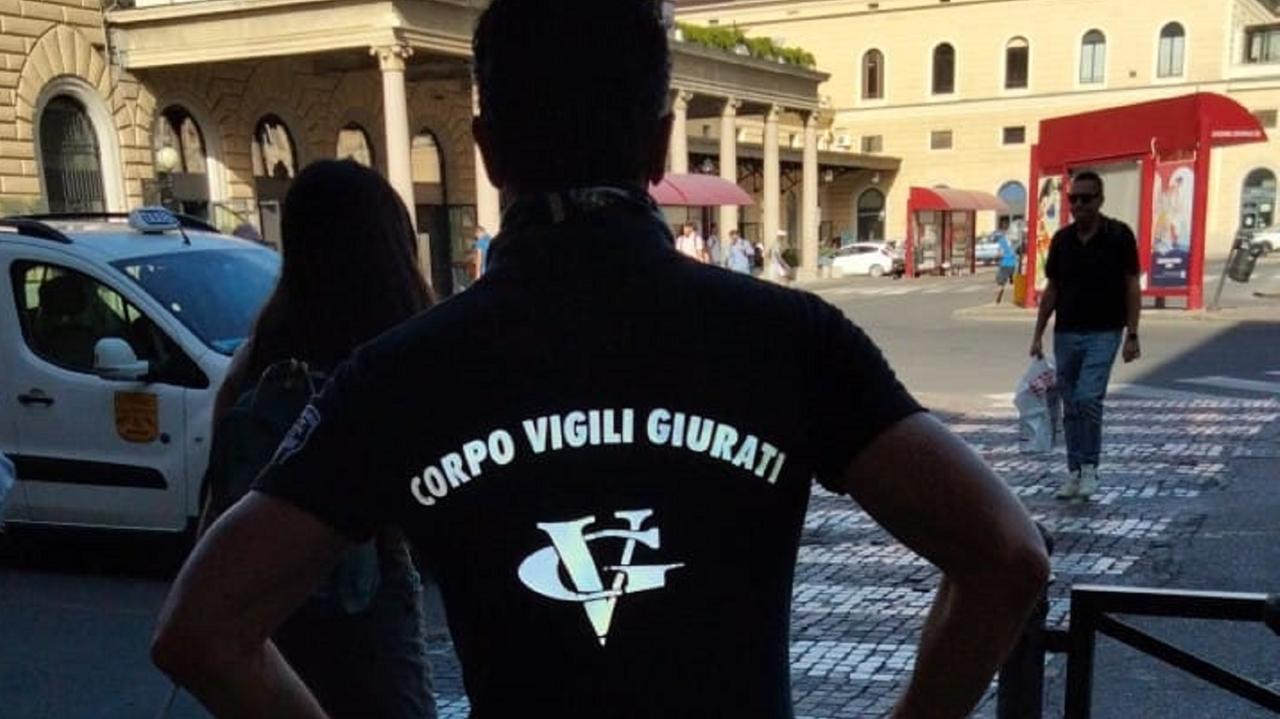 Un vigilante del corpo Vigili giurati