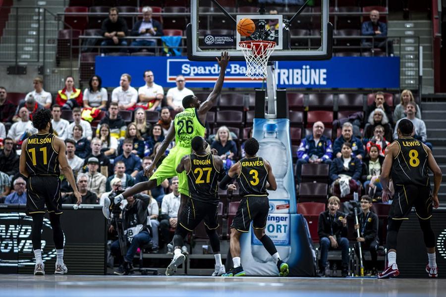 
	Stephane Gombauld a segno

