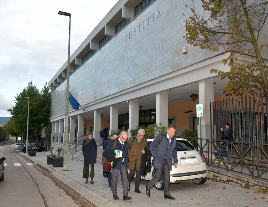 Processo Grillo, parla la ragazza: «Ho tentato più volte il suicidio»